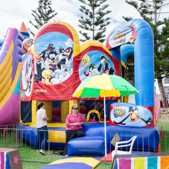 TJ Amusements - Kids Bounce | Amusement rides, games and community carnivals in Adelaide, South Australia and beyond.